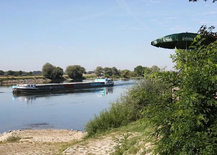 Zum Donauufer * Bogen
